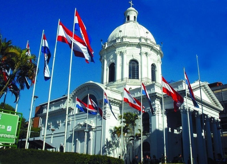 O solene Panteão Nacional dos Heróis.